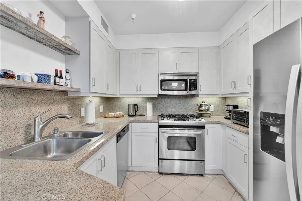 267 S San Pedro, Los Angeles, California 90012 home-pic-11